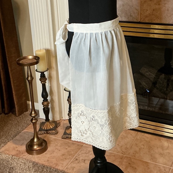 Vintage Boutique Hand Made Half Apron - Picture 4 of 6